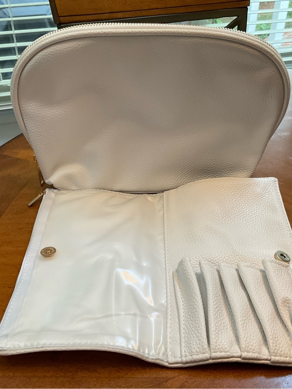 Neiman Marcus White makeup brush Roll and Travel Organizer NWT
